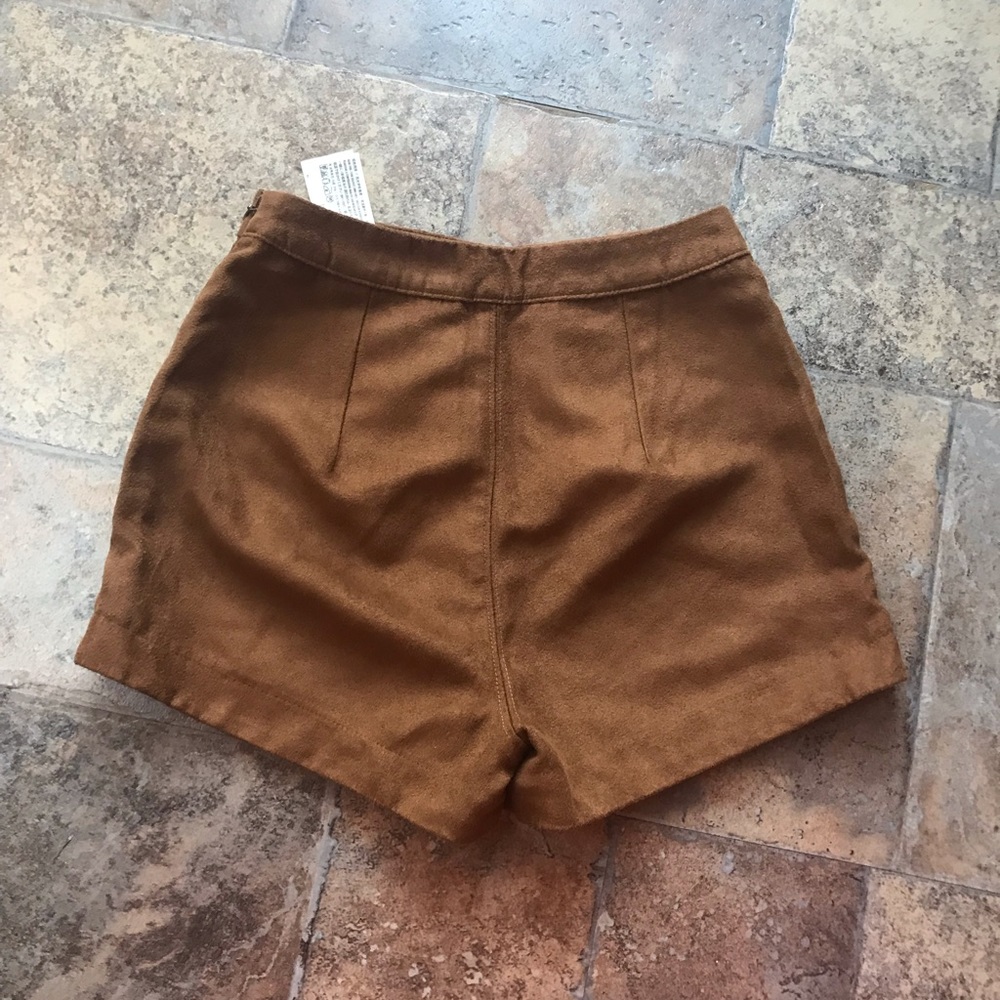 Shorts - Picture 2 of 4